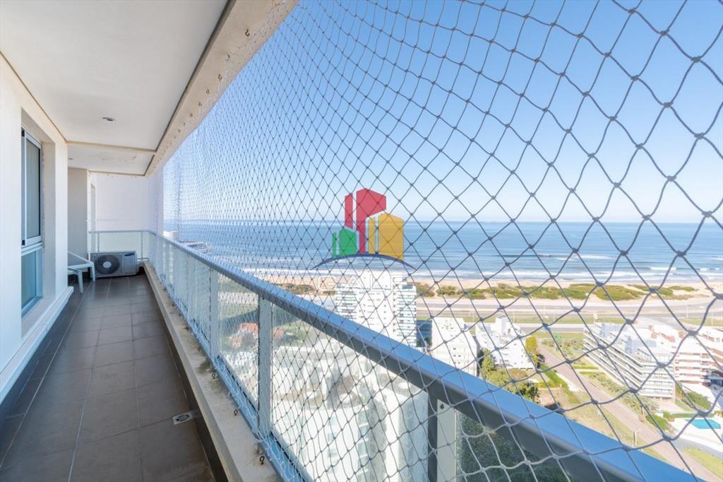 Apartamento de 2 Dormitorios en Playa Brava con Vista al Ma