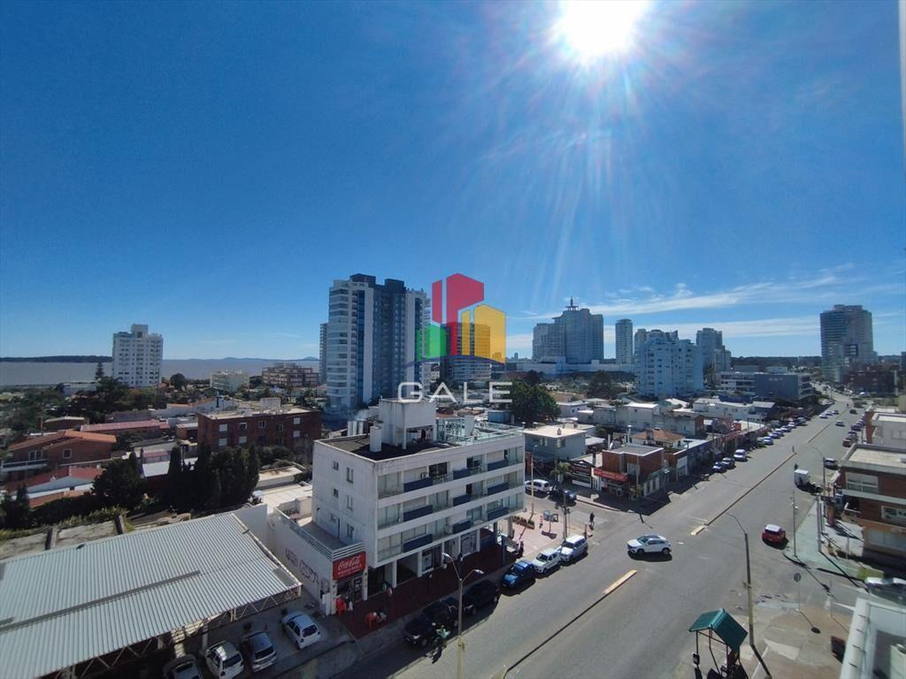 Alquiler y venta de apartamento de dos dormitorios en Punta