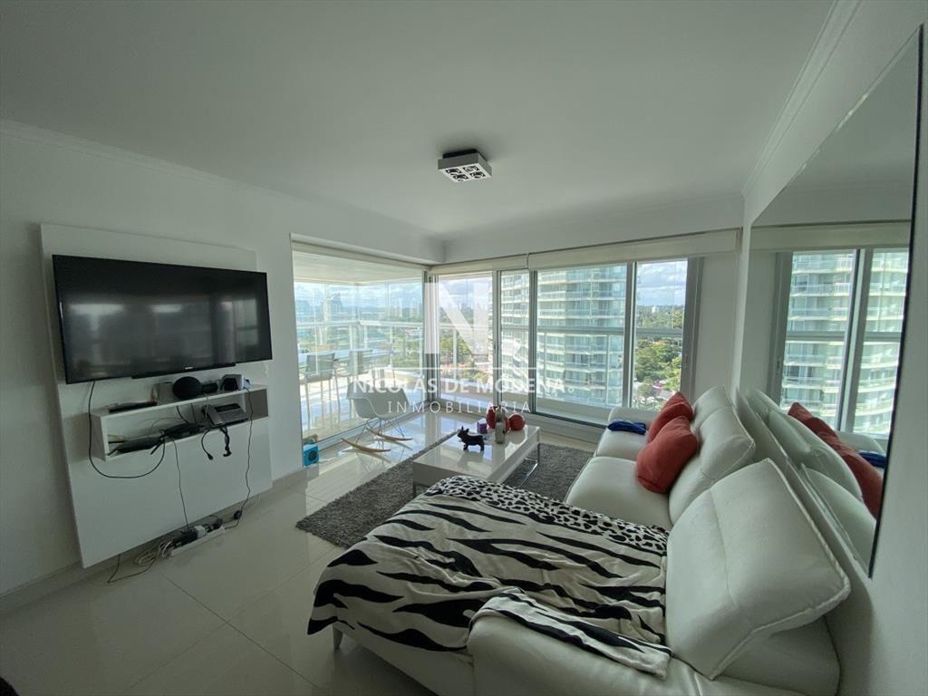 DEPARTAMENTO DE 2 DORMITORIOS EN MIAMI BOULEVARD, PUNTA DEL