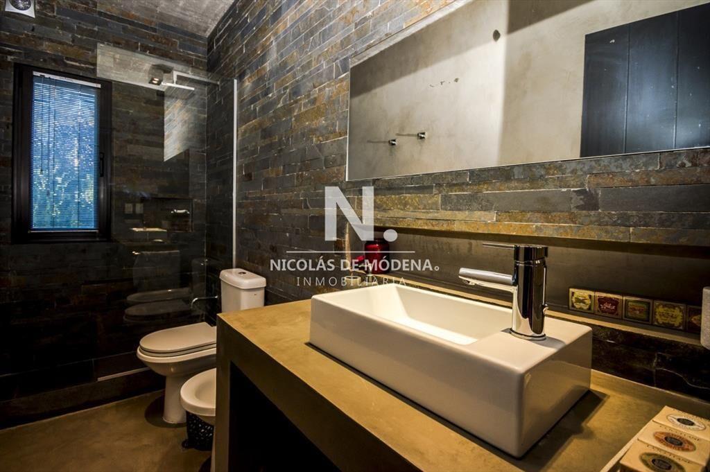 Excelente casa de estilo Minimalista en Barrio La