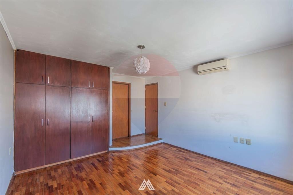 Venta de casa con 3 dormitorios en centro de Pando