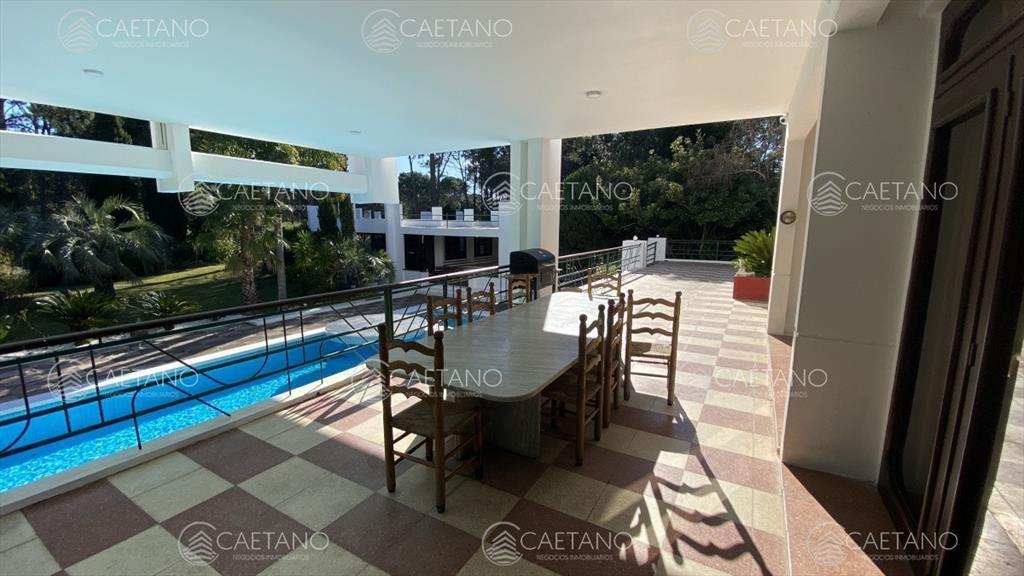 Espectacular residencia en Punta Ballena.