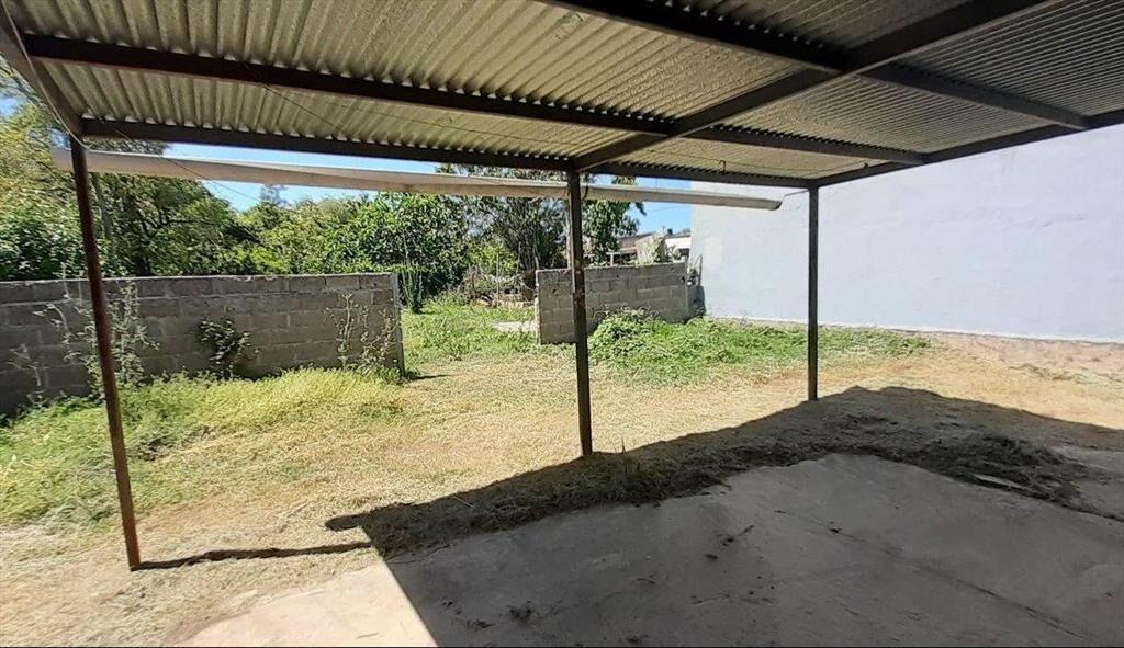 Venta de Casa Reciclada en Salto con Gran Terreno y Excelen