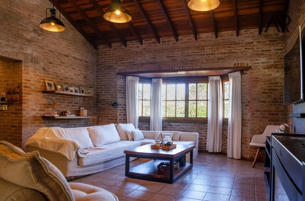 Casa en venta zona colegios 4 dormitorios en Punta del Este