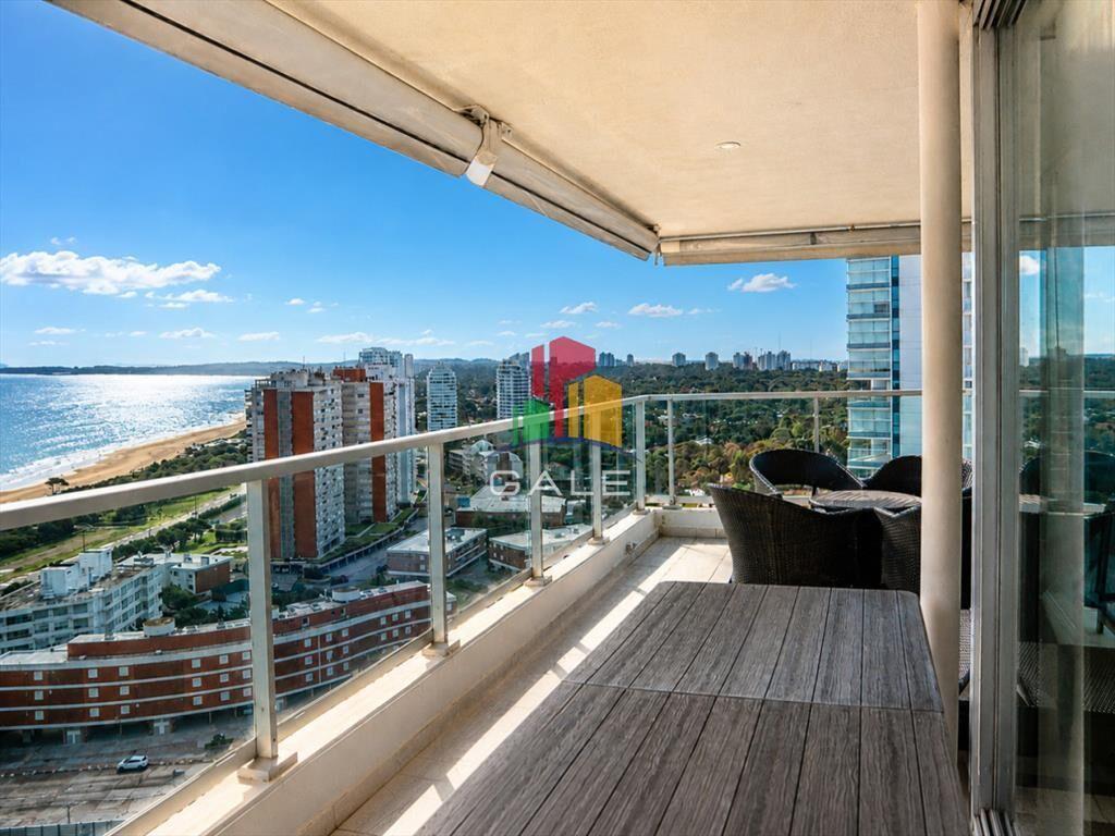 Departamento de 3 dormitorios en venta a pasos del mar. Gal