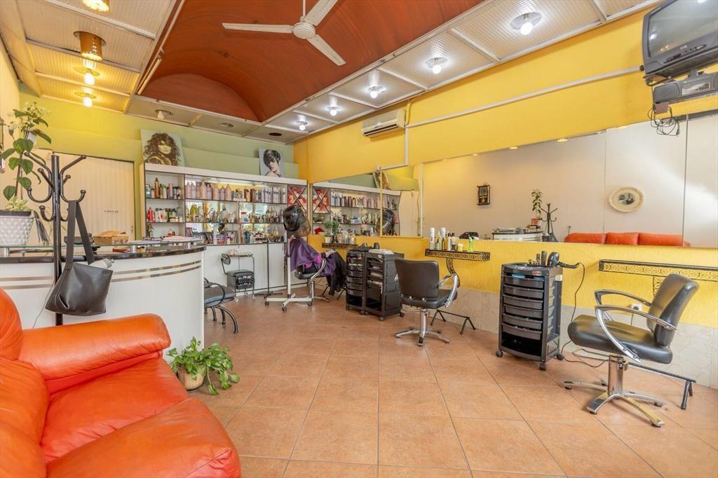 Local Comercial sobre Avenida Rivera frente al Zoológico Vi