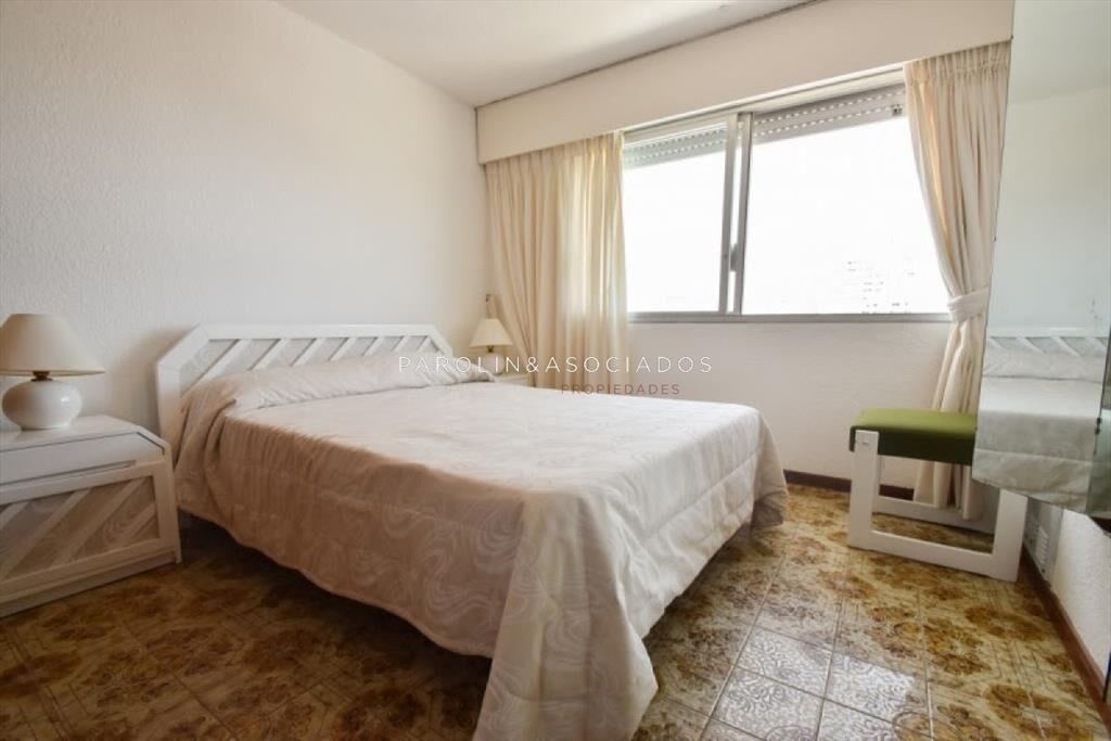 Apartamento de 2 dormitorios en venta en Punta