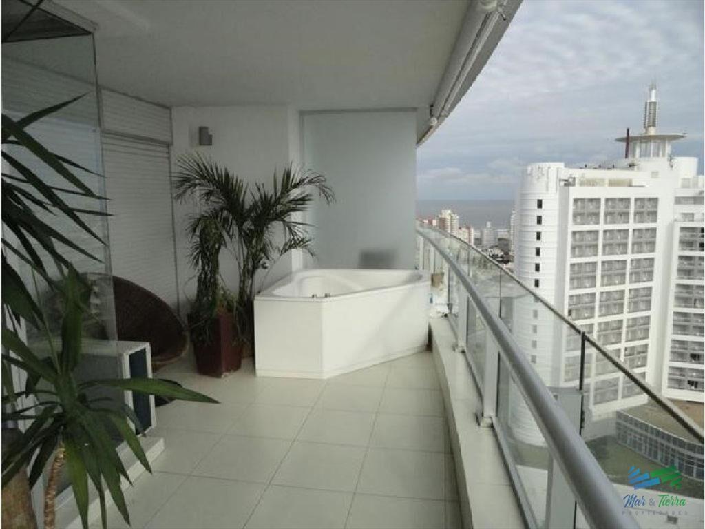 MODERNO APTO EN EDIFICIO DE ALTO NIVEL