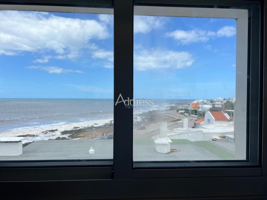 Apartamento en venta frente al mar. En