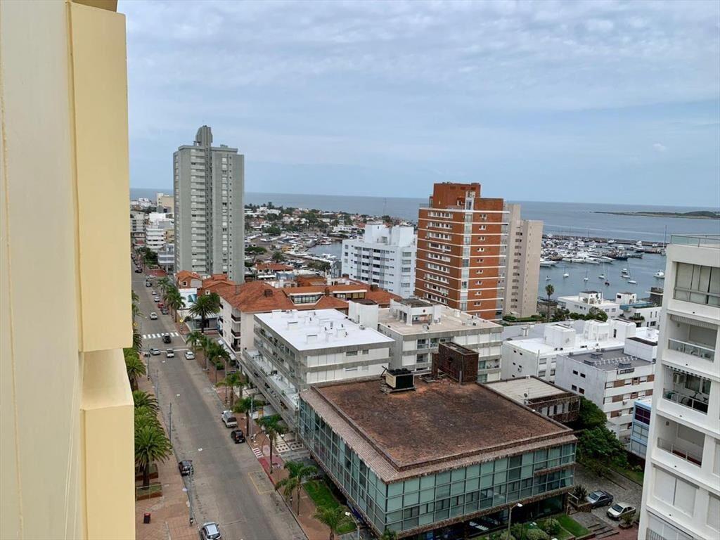 Peninsula a pasos del centro torre libertador