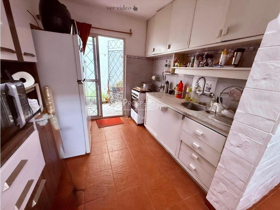 2271/1 casa 2 dorm Malvin cochera altillo jardin