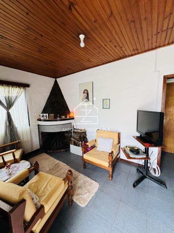 Casa en Venta a media cuadra Boulevard Artigas -