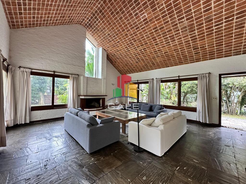 En venta casa en Barrio Golf, Punta del Este de 6