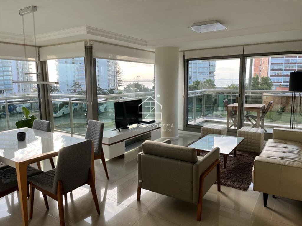 Departamento de 2 dormitorios en alquiler en Torre Imperial