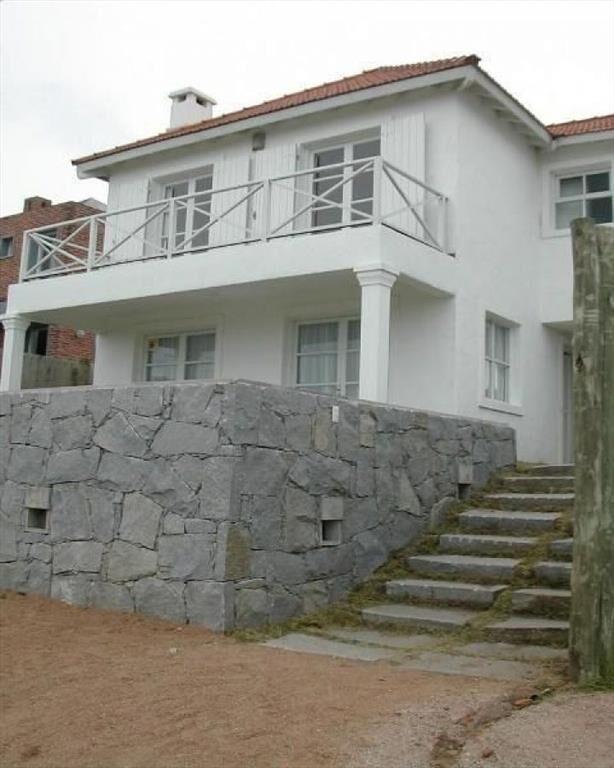 VENTA DE CASA DE 4 DORMITORIOS EN MONTOYA PUNTA DEL ESTE