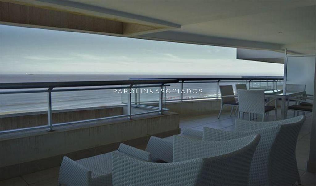 Apartamento en venta de 3 dormitorios en torre