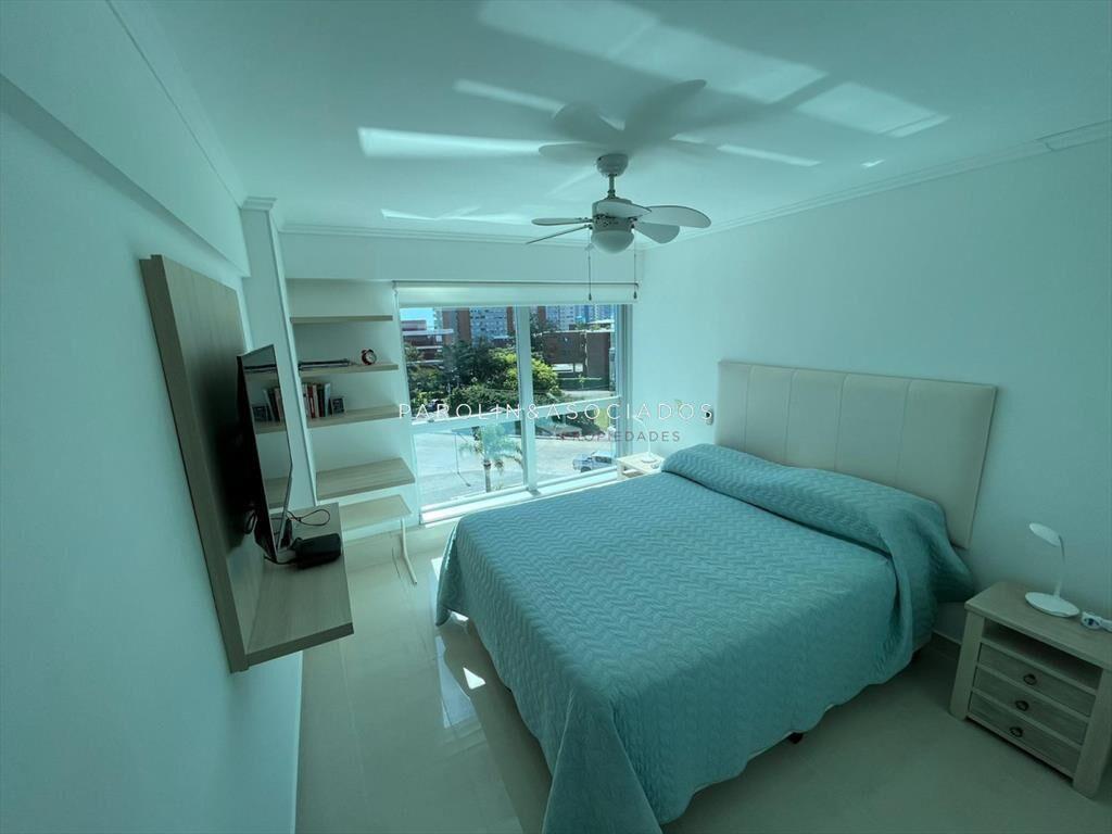 Apartamento de 2 dormitorios en venta en edificio