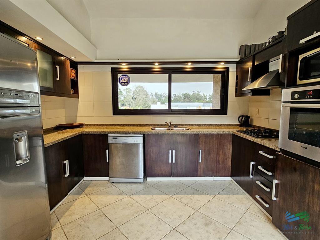Se alquila casa 5 dormitorios, con piscina en Rincon del In