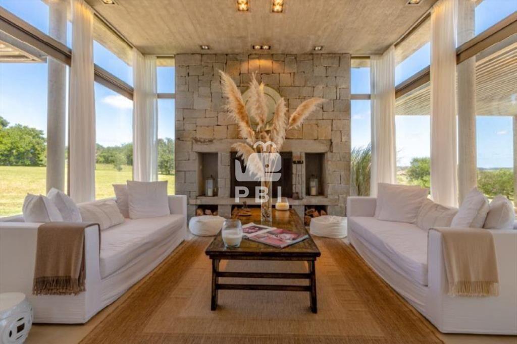 Hermosa casa en venta en barrio Privado - Ref : PBI13813
