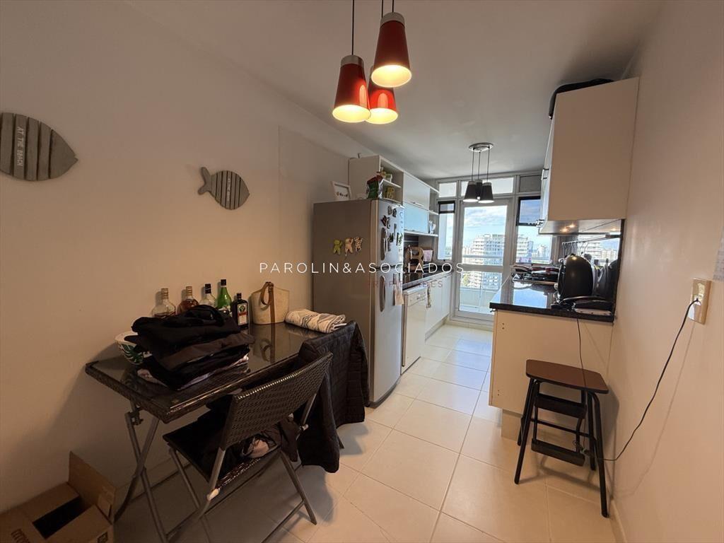 Apartamento en venta en Season Tower, Punta del