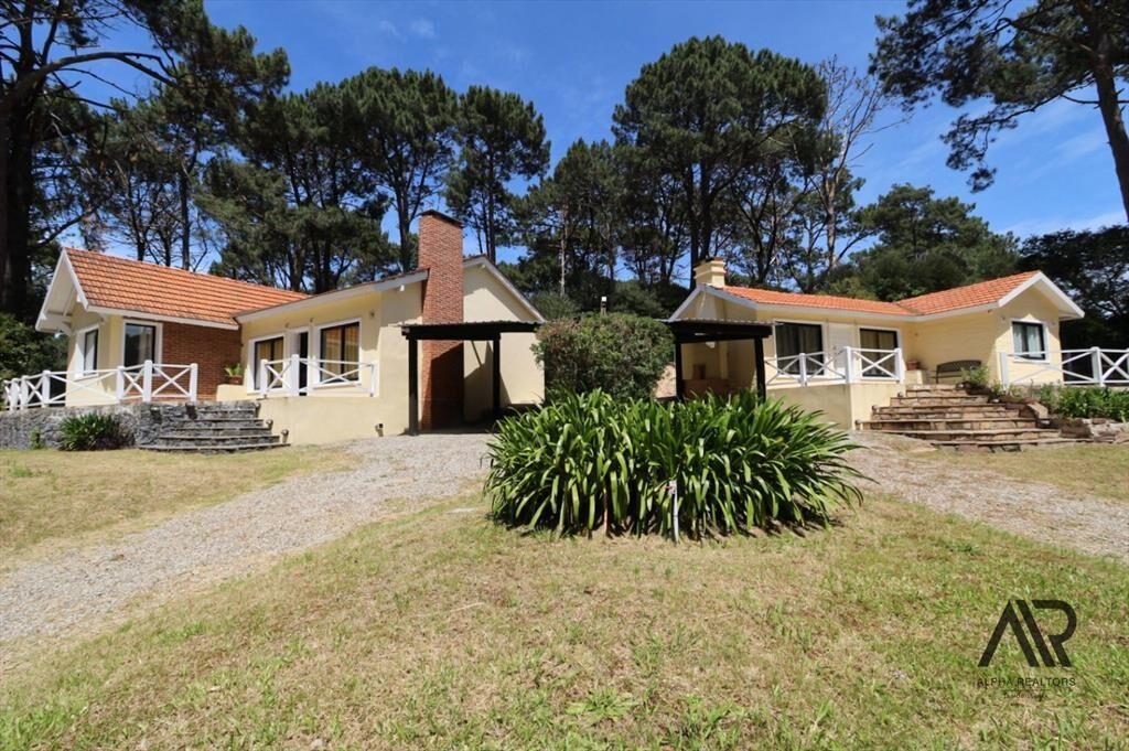 Casa en venta c/ cochera en Laguna Del Sauce