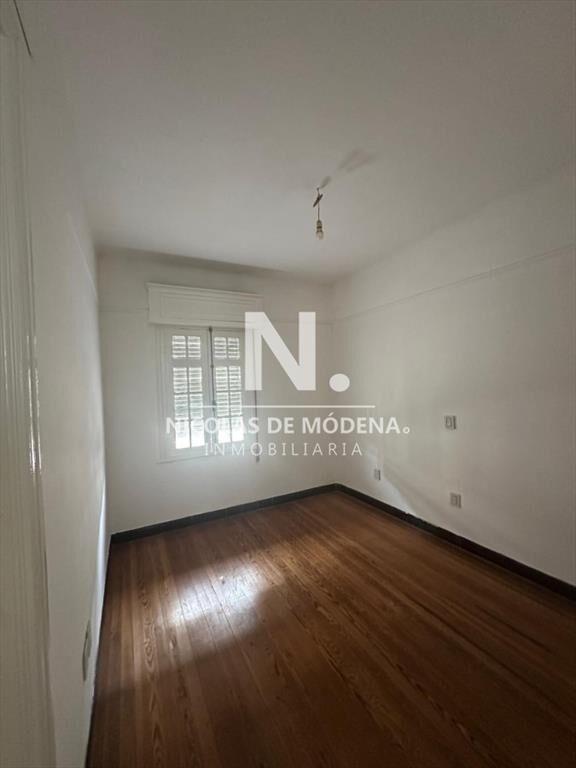 Apartamento de 4 Dormitorios en Ciudad Vieja. en