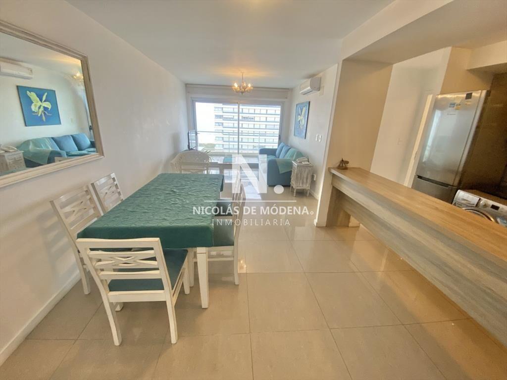 Vende apartamento de 2 dormitorios, con vista al