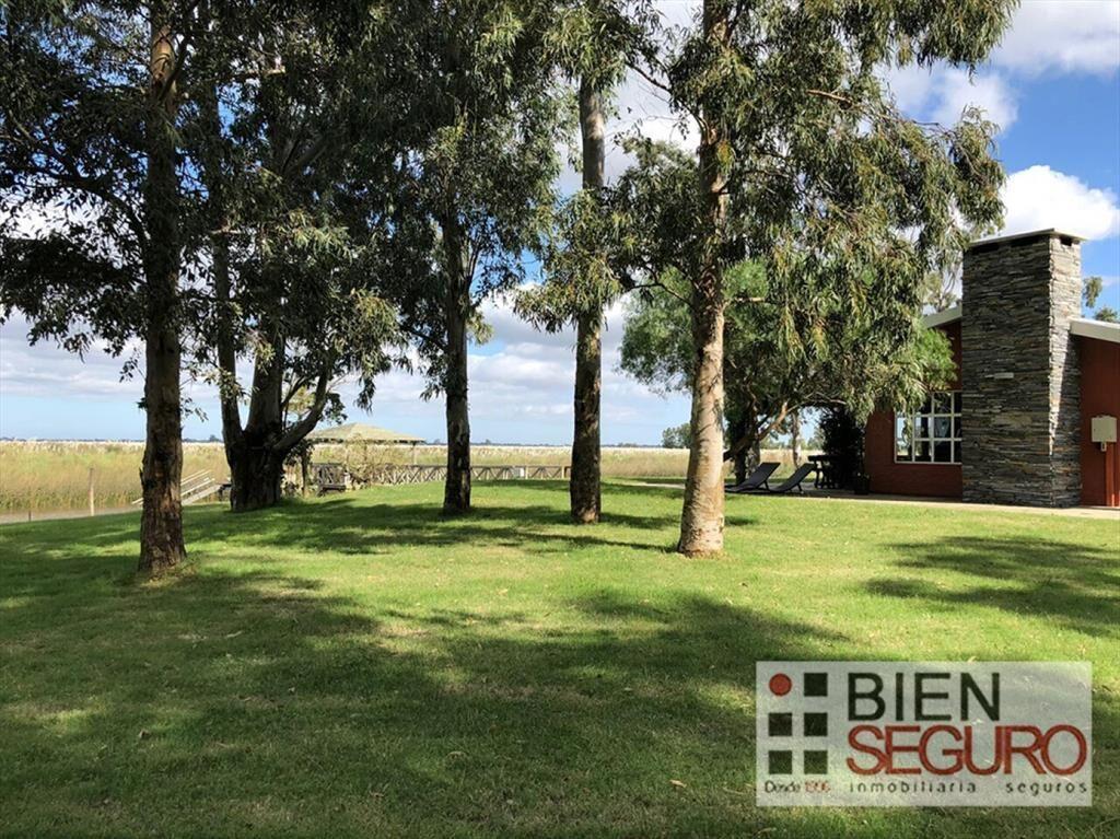Chacra de 9,23 hás con costa navegable, en venta en Las Bru