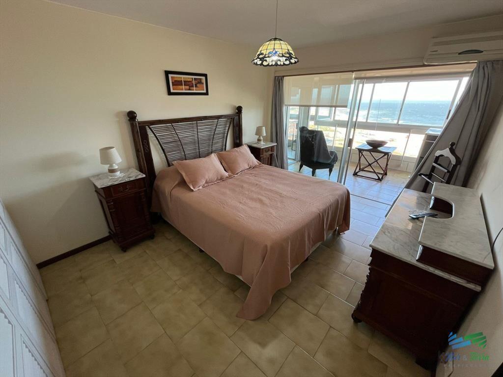 Apartamento en alquiler de 3 dormitorios en Linea