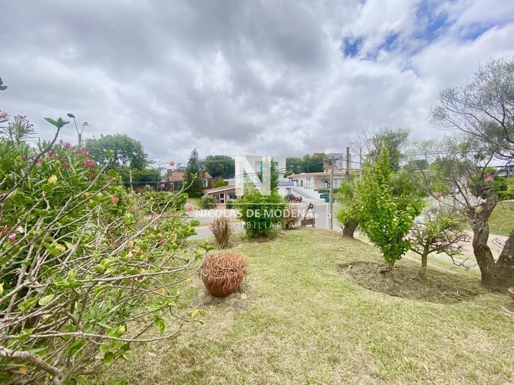 CASA EN VENTA EN PLAYA MANSA, PARADA 25, PUNTA