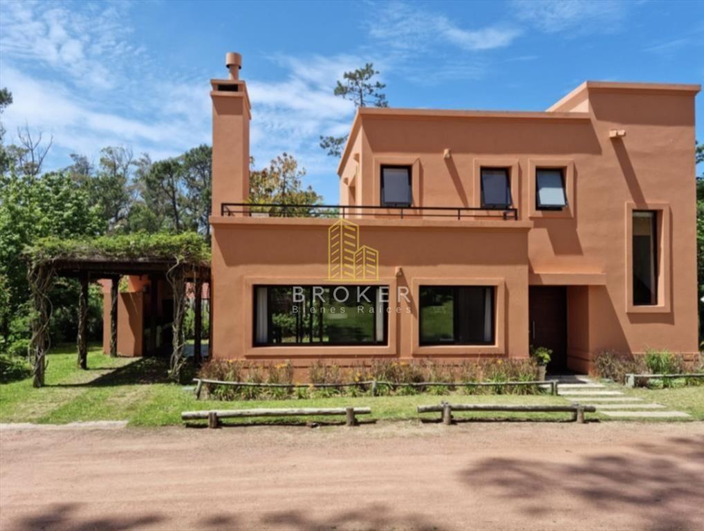 Casa 2 dormitorios barrio privado, Pinares. Punta