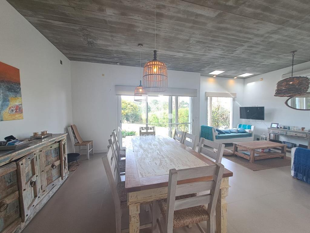 Casa en Barrio Cerrado a la Venta de 2 , Altos de