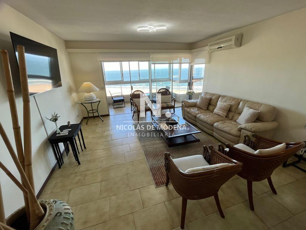 Apartamento en alquiler de 3 dormitorios en Linea