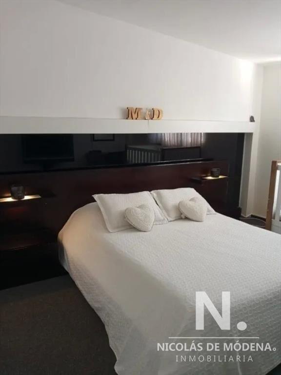 Vendo casa de 4 dormitorios,3 baños y piscina climatizada.