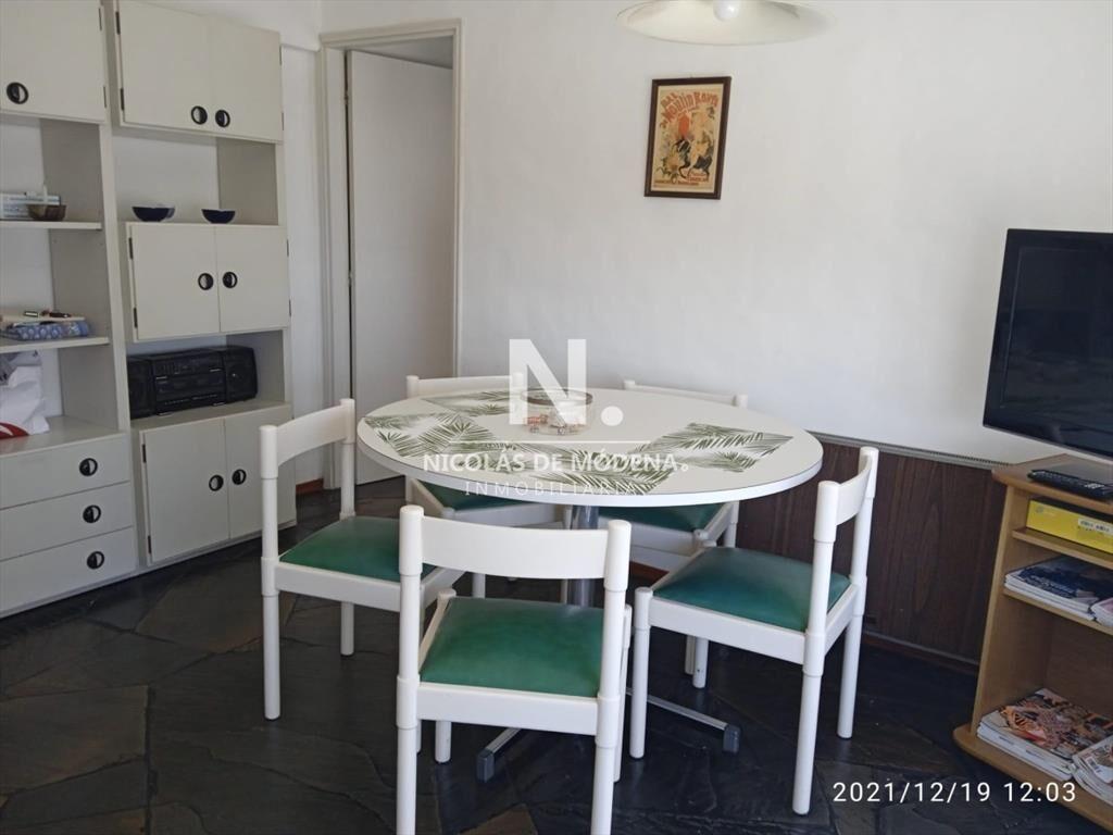 Apartamento en Peninsula. Edificio con mucama y