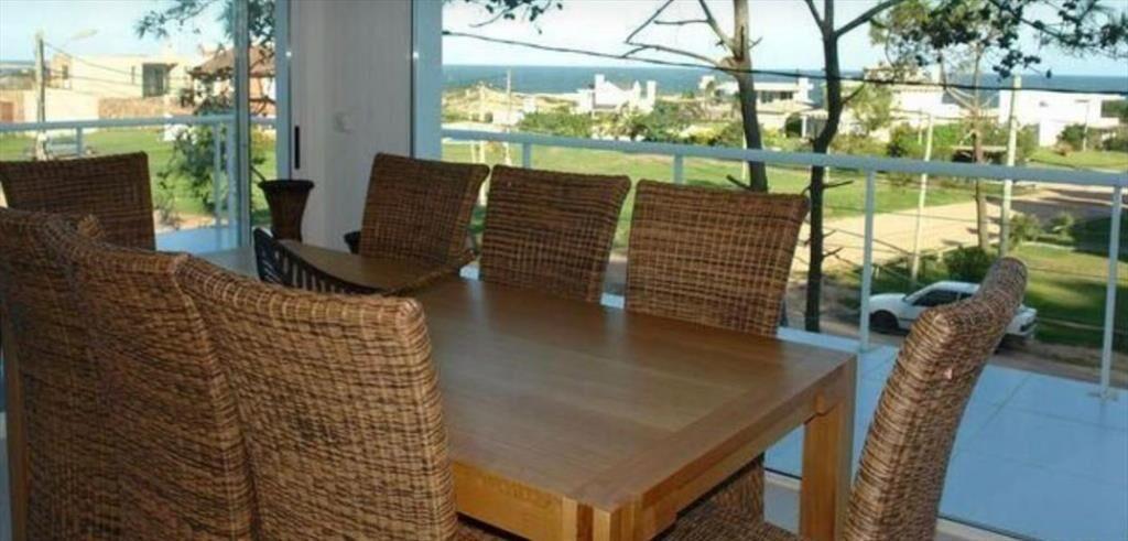 CASA EN VENTA DE 6 DORMITORIOS EN LA BARRA