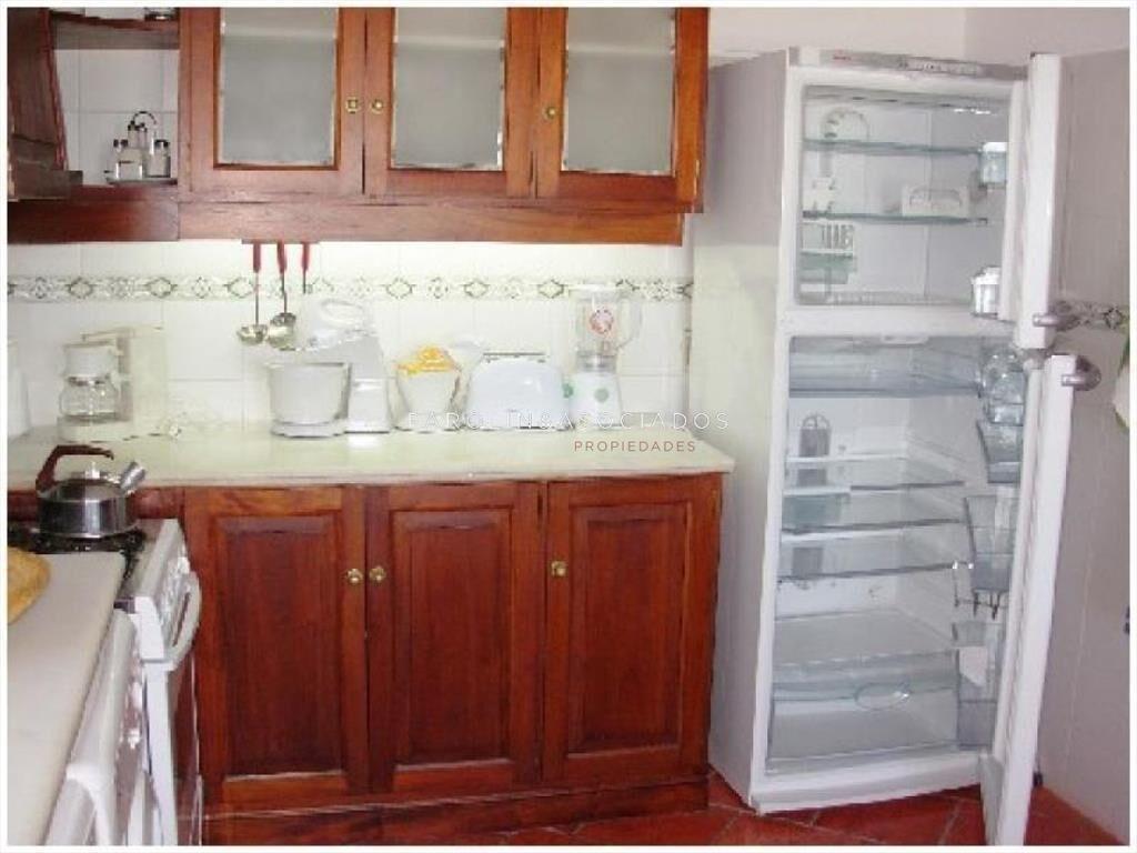 VENTA DE CASA DE 3 DORMITORIOS EN MANANTIALES CON