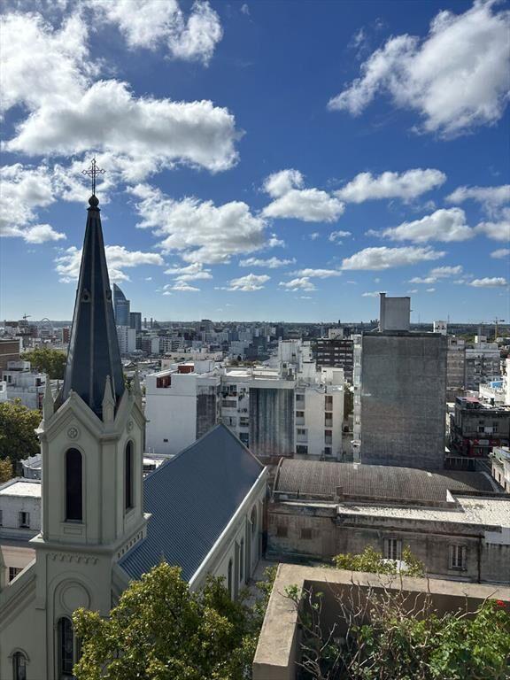 VENTA 1 DORMITORIO CON MUY BUENA LUZ. MERCEDES Y EJIDO CON