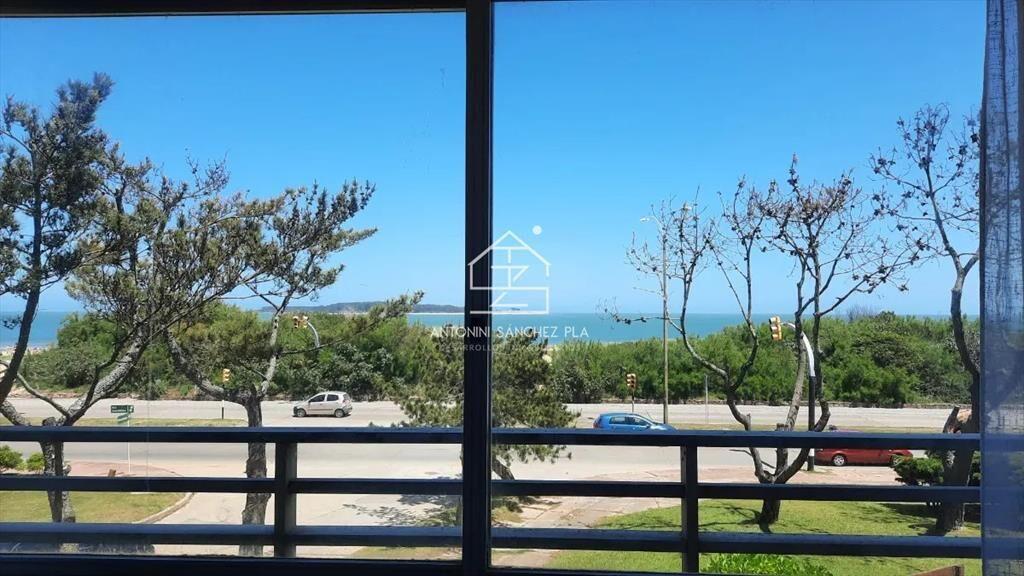 Venta apartamento 3 dormitorios y dependencia de servicio m