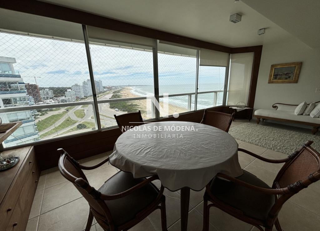 Departamento de 3 dormitorios + dep en venta con