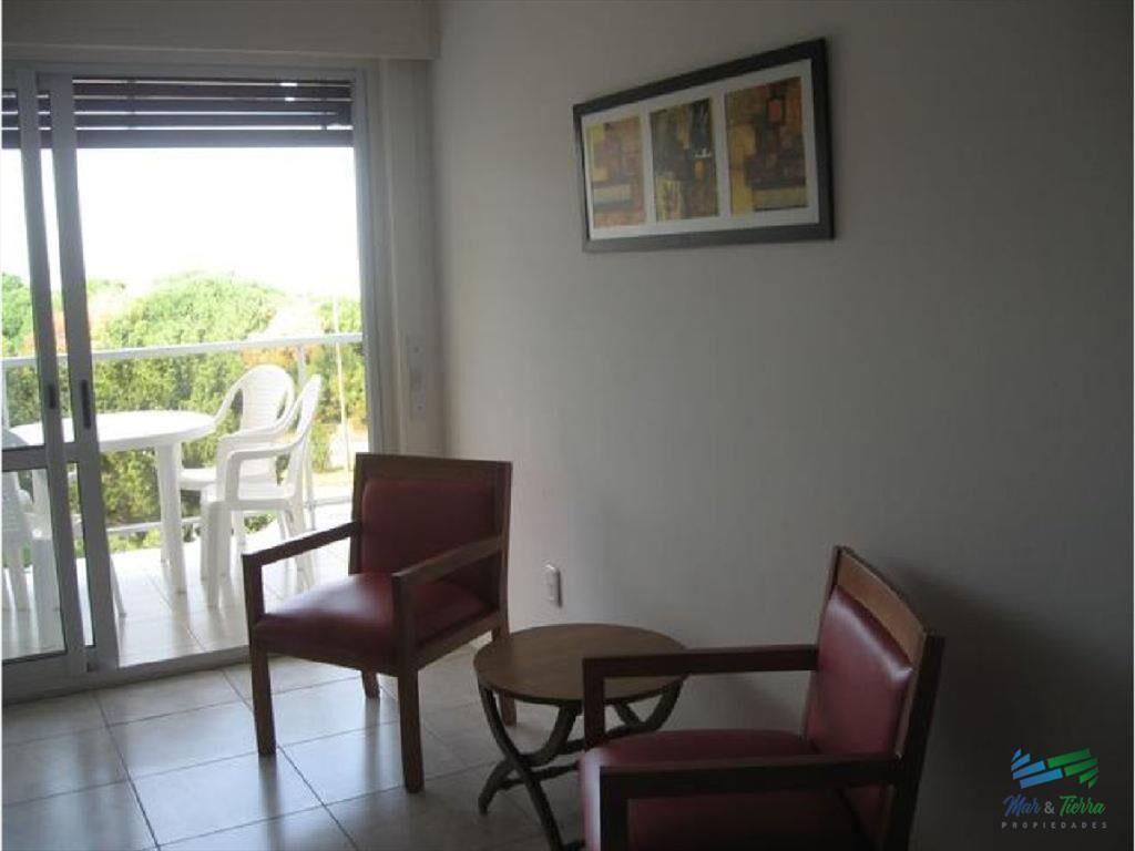 Apartamento en alquiler en Punta del Este, frente