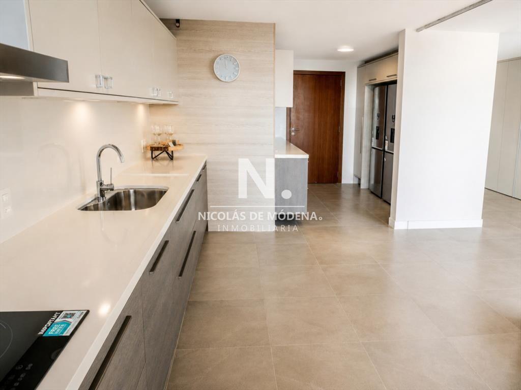 Apartamento de 3 dormitorios en venta en Torre