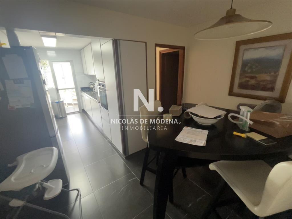 Vende apartamento de 3 dormitorios en Punta del