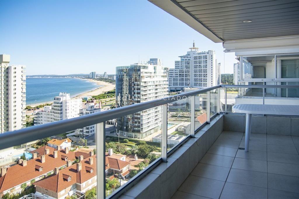 Hermoso apartamento en venta con agradable vista al mar en
