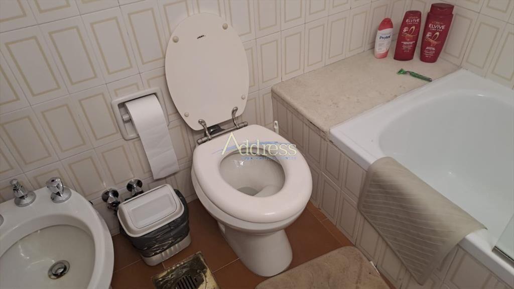 Vende apartamento de 2 dormitorios más servicio