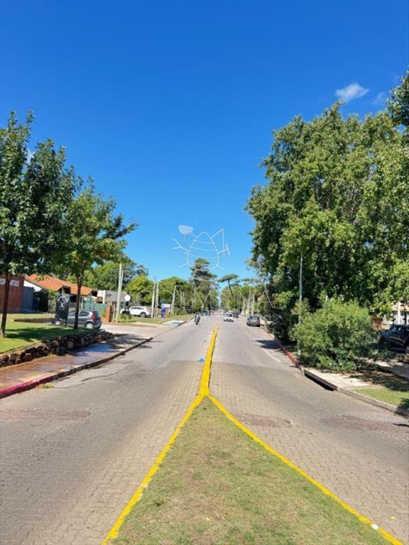 Terreno sobre Av Cordoba frente BPS muy bien