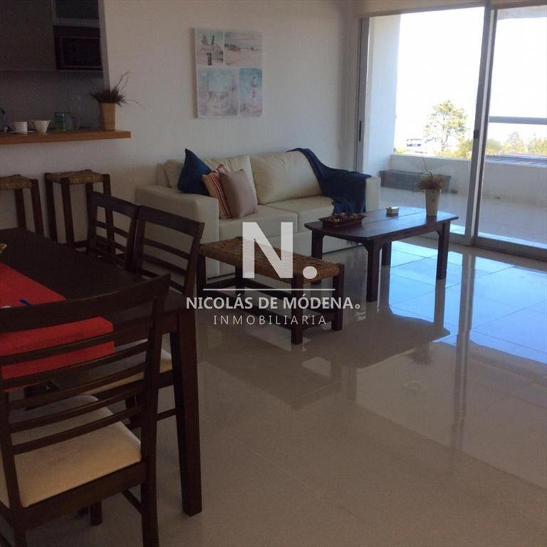 Departamento en la bahía de Punta Ballena.
