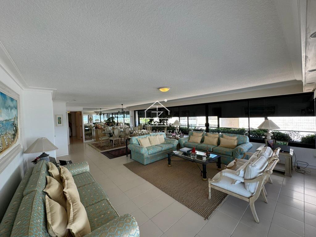 Apartamento en Venta de 3 Dormitorios en Punta del este , P