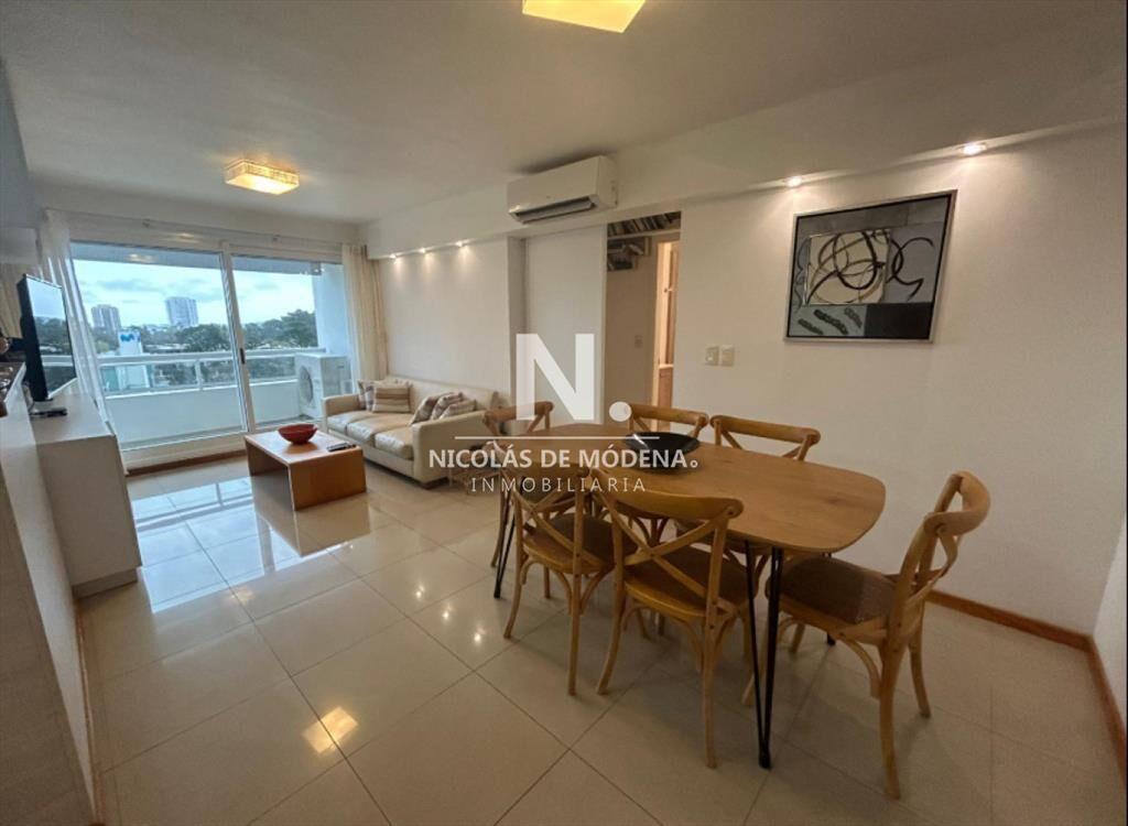 Vende apartamento en Punta del Este de 2 con su
