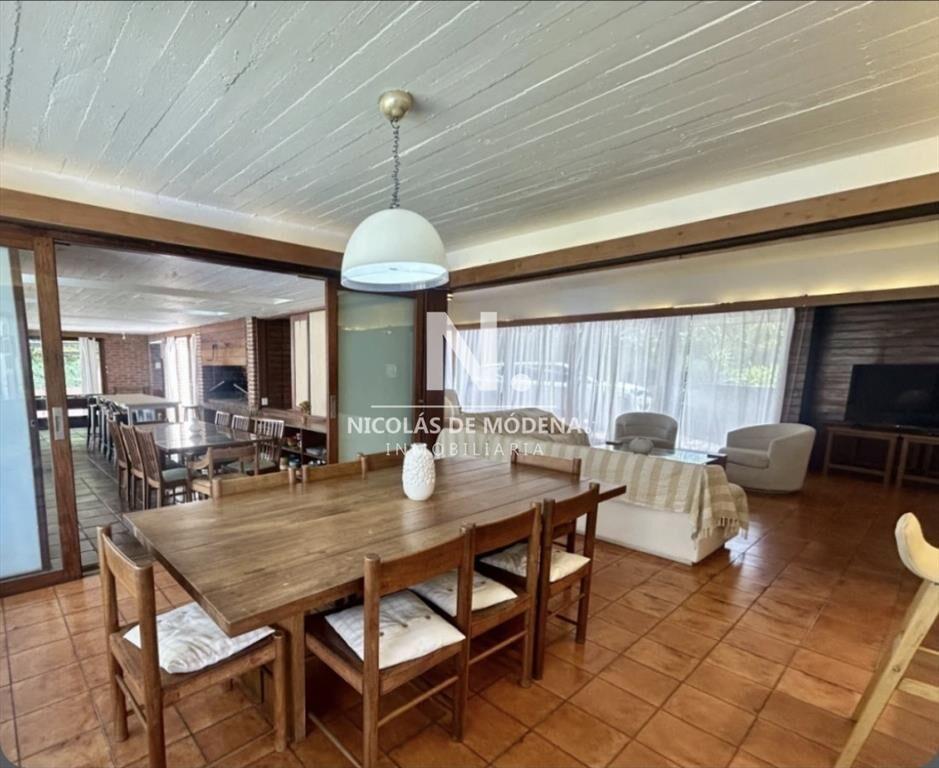 En venta casa de 5 dormitorios con piscina y en